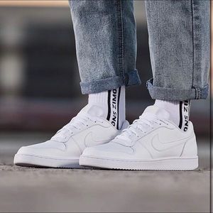 modells under armour sneakers